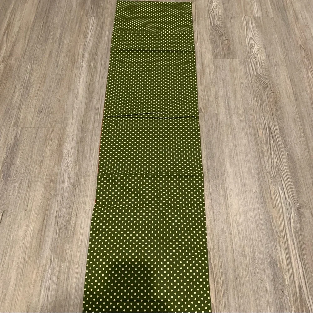 Christmas Table Runner - Picture 3 of 5